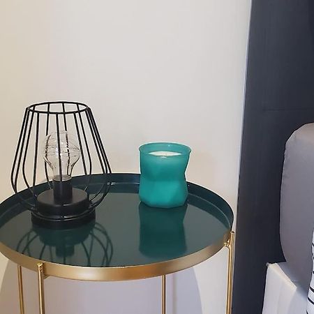 Tulsa Home - Superbe Appartement De Deux Chambres - Avec Terrasse Privee Osny Dış mekan fotoğraf